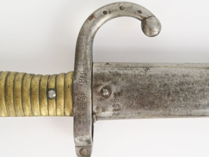 FRANCE  Baïonnette Chassepot modèle 1866.  Poignée en laiton. Croisièr