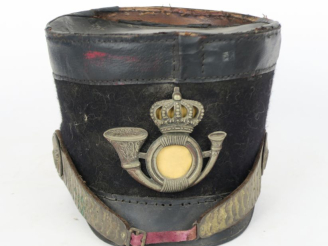 Vente aux enchères Shako présumé des chasseurs de la garde civique belge.  En cuir recouv