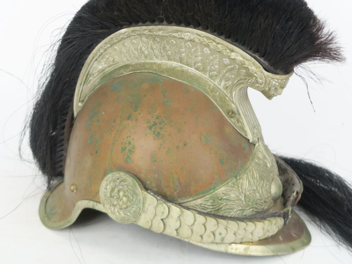 Casque de gendarme à cheval modèle 1912.  Bombe en cuivre frappé « FRA
