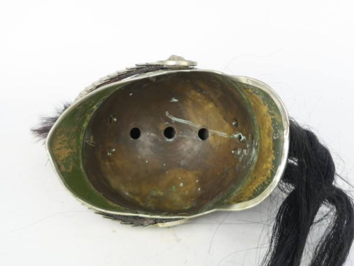 Casque de gendarme à cheval modèle 1912.  Bombe en cuivre frappé « FRA