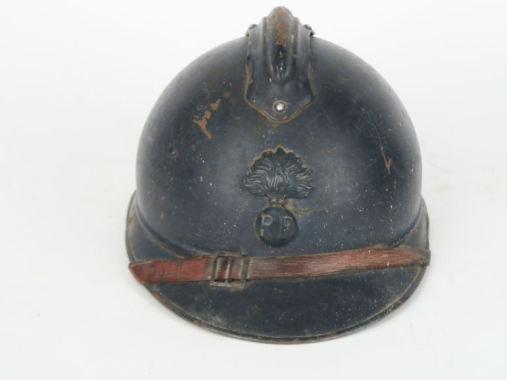 Casque Adrian modèle 1915 d’infanterie.  Bombe couleur bleu. Coiffe in