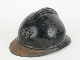 Vente aux enchères Bombe de casque Adrian modèle 15 de chasseur à pied.  Repeint en noir.