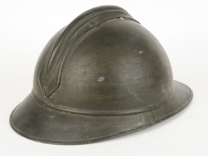 Casque Adrian modèle 1915 des troupes coloniales.  Bombe repeinte en k