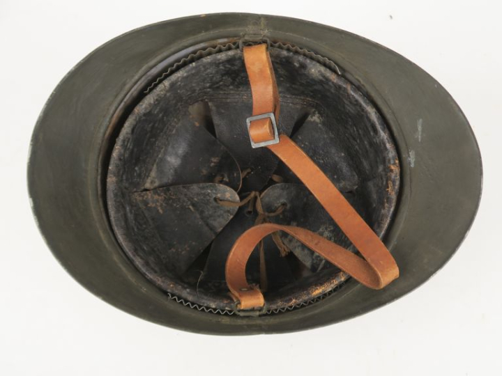Casque Adrian modèle 1915 des troupes coloniales.  Bombe repeinte en k