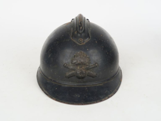 Vente aux enchères Casque Adrian modèle 15 d’artillerie.  Bombe peint en bleu Coiffe inté