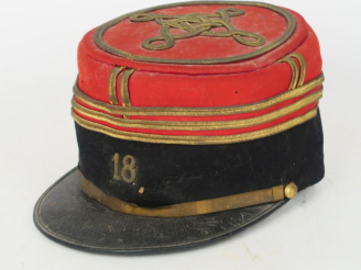 Vente aux enchères Képi de capitaine du 18e de ligne.  Bandeau en drap noir à chiffre can