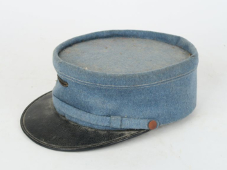 Vente aux enchères Képi de sous-lieutenant  En drap d’officier bleu horizon et soutache d