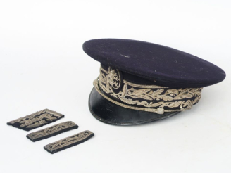 Vente aux enchères Casquette du corps préfectoral.  En drap noir. Bandeau brodé d’une dou