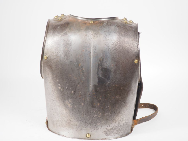 Cuirasse de cuirassier modèle 1825.  En tôle de fer à rivets en laiton