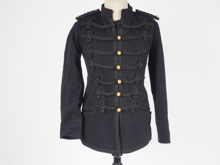Dolman d’officier du service de santé.  Drap et brandebourgs noirs. Bo