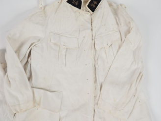 Vente aux enchères Tunique d’officier.  En toile blanche à quatre poches.  Pattes de coll