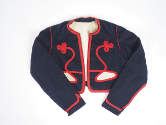 Vente aux enchères Boléro du 2e régiment de zouave. En drap bleu et galon écarlate. Tombo