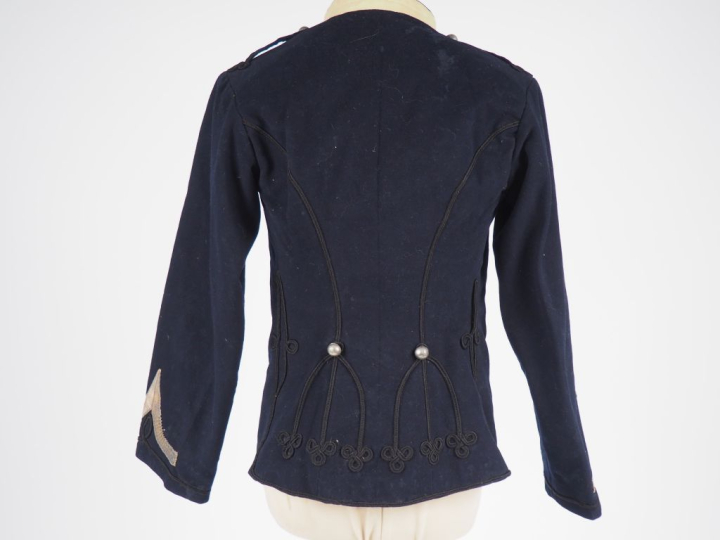 Dolman de sous-officier du 1er régiment de dragons.  En drap bleu. Col