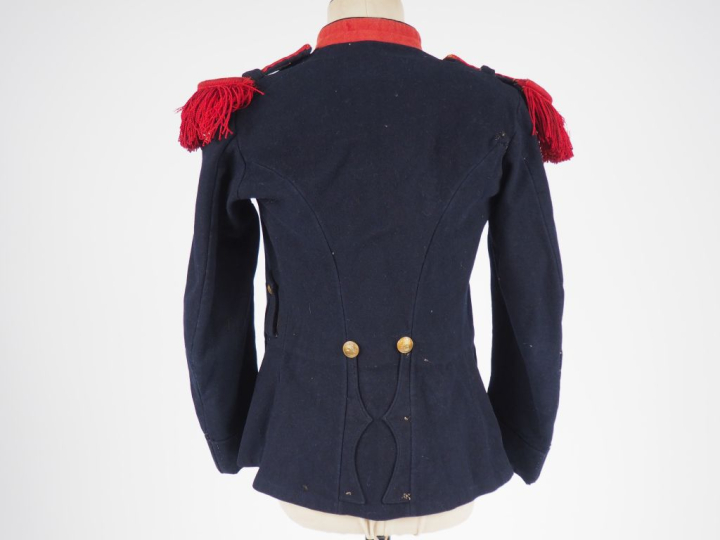 Tunique de troupe du 80e de ligne modèle 1897.  En drap gris de fer bl