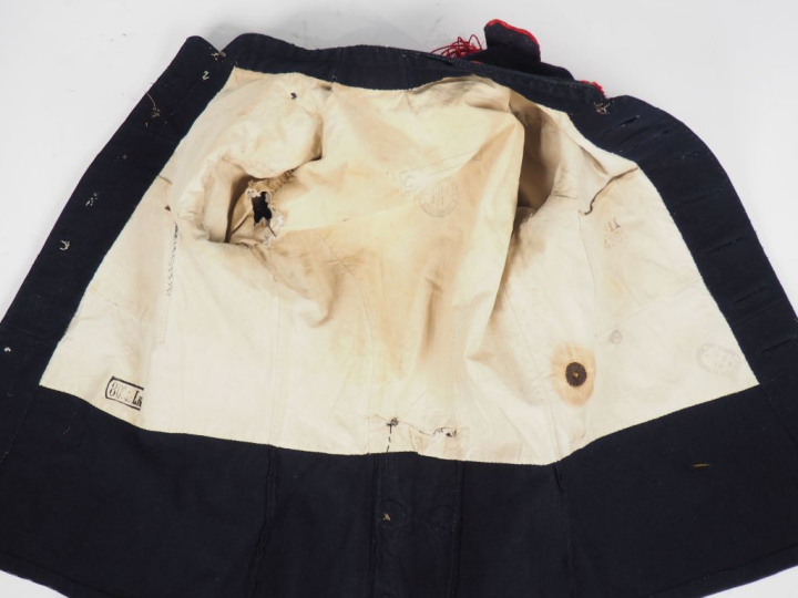 Tunique de troupe du 80e de ligne modèle 1897.  En drap gris de fer bl