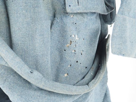 Capote.  En drap bleu horizon  Double boutonnage de 5 boutons en laito