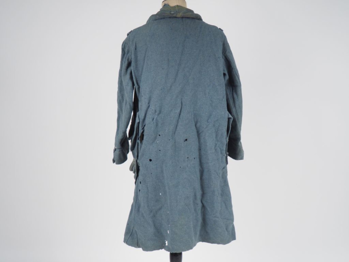 Capote.  En drap bleu horizon  Double boutonnage de 5 boutons en laito