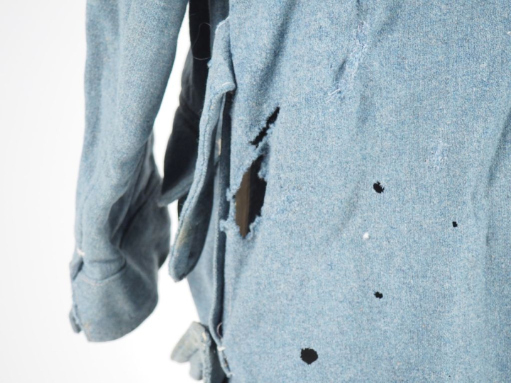 Capote.  En drap bleu horizon  Double boutonnage de 5 boutons en laito