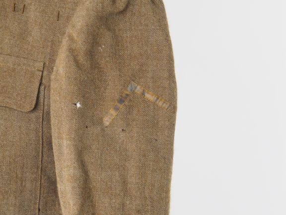 Tenue en drap kaki de lieutenant du 127e de ligne.  En drap kaki, à pa