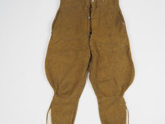 Vente aux enchères Culotte en drap moutarde d’infanterie coloniale.  Boutons en partie ma
