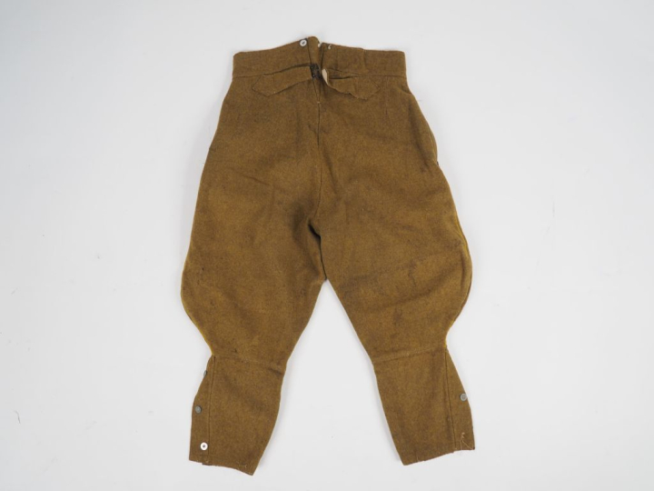 Culotte en drap moutarde d’infanterie coloniale.  Boutons en partie ma