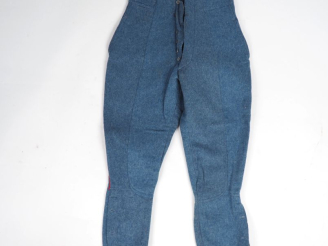 Vente aux enchères Culotte d’artillerie en drap bleu horizon, à passepoil écarlate.  Cach