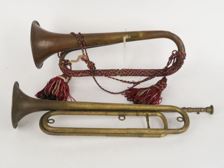 Deux clairons :  -un complet marqué de COUESNON 105 RUE LAFAYETTE et d