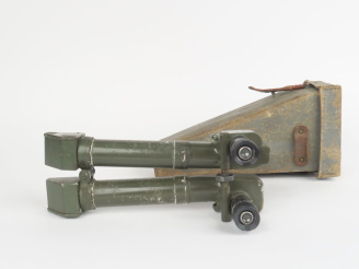 Vente aux enchères Binoculaire HUET PARIS 8x24 H/6400.  Dans son étui.  A.B.E.   Verifier