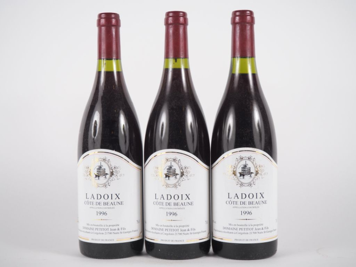 3 BOUTEILLES LADOIX CÔTES DE BEAUNE DOMAINE JEAN PETITOT   FILS - 1996