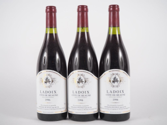 Vente aux enchères 3 BOUTEILLES LADOIX CÔTES DE BEAUNE DOMAINE JEAN PETITOT   FILS - 1996