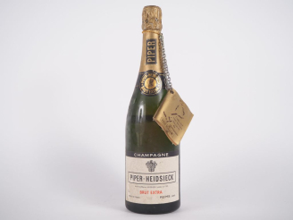 Vente aux enchères 1 VIEILLE BOUTEILLE CHAMPAGNE PIPER HEIDSIECK 'BRUT EXTRA'
