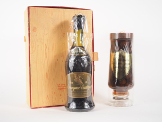 Vente aux enchères 1 COFFRET CASTAGNON : 1 ARMAGNAC 'HORS D'ÂGE' - 1 MIRABELLE à L'ANCIEN