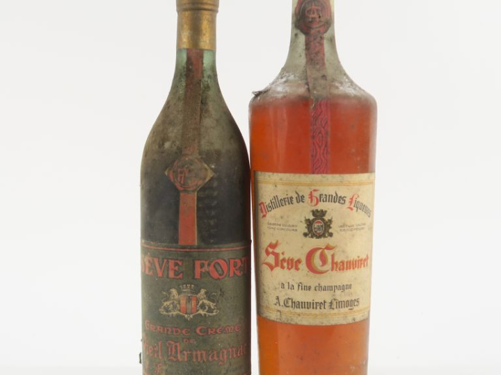 2 VIEILLES BOUTEILLES SÈVE : 1 FORT GRANDE CRÈME DE VIEIL ARMAGNAC - 1
