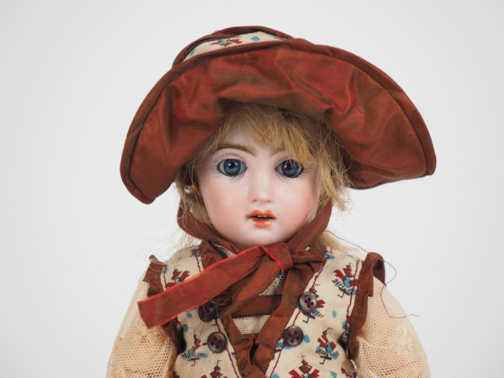 Poupée type Bleuette Jumeau, tête porcelaine moule jumeau bouche ouver