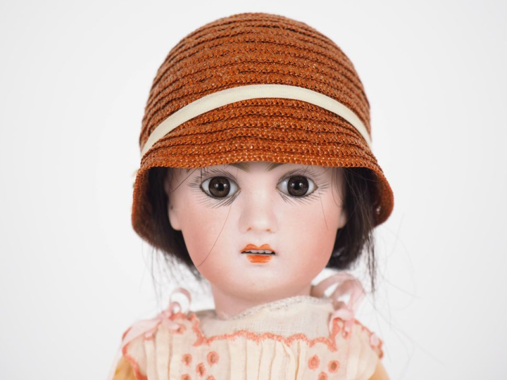 Poupée type Bleuette Jumeau tête porcelaine moule Jumeau bouche ouvert