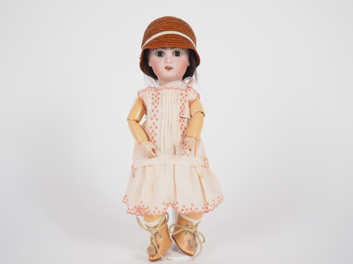 Poupée type Bleuette Jumeau tête porcelaine moule Jumeau bouche ouvert