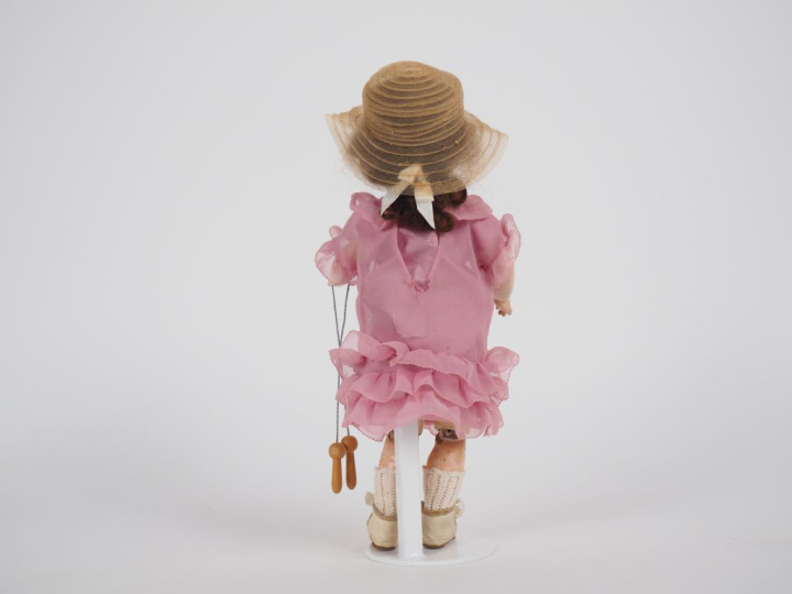 Poupée SFBJ tête porcelaine bouche ouverte yeux basculants bleus perru