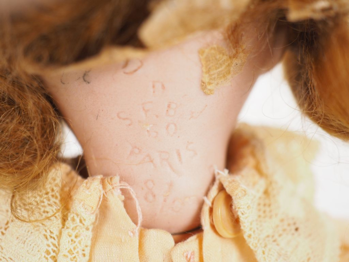 Poupée Bleuette et SFBJ 60 8/0 tête porcelaine bouche ouverte yeux bas