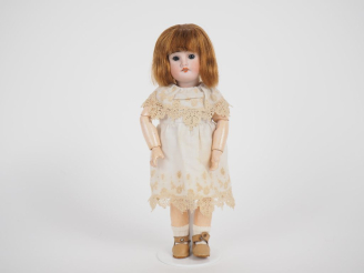 Vente aux enchères Poupée Bleuette Fleischmann, tête porcelaine bouche ouverte yeux fixes