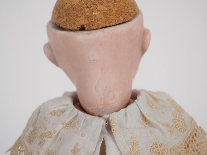 Poupée Bleuette Fleischmann, tête porcelaine bouche ouverte yeux fixes