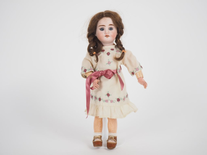 Poupée type Bleuette tête Fleischmann en porcelaine bouche ouverte yeu