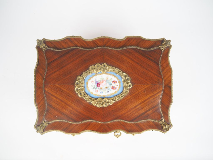 Coffret Napoléon III de style Régence en placage de bois de rose, ouvr