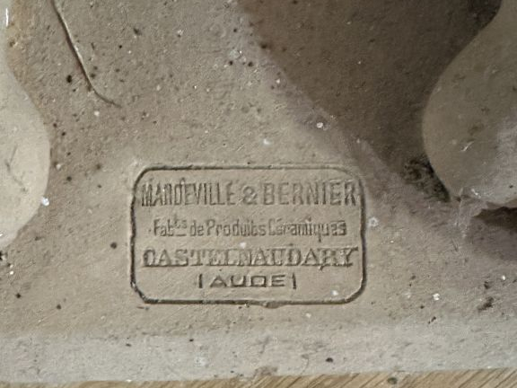 MANDEVILLE ET BERNIER à Castelnaudary "lion assis" Grand sujet en terr