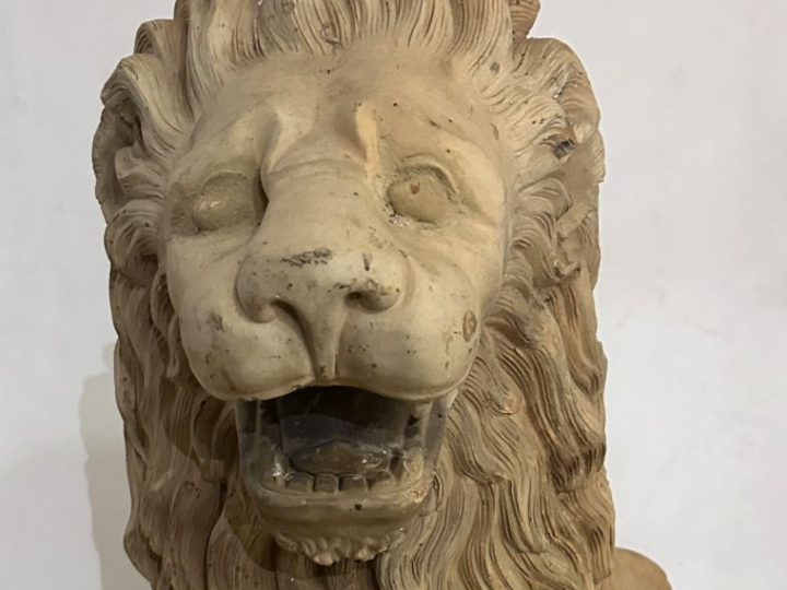 MANDEVILLE ET BERNIER à Castelnaudary "lion assis" Grand sujet en terr