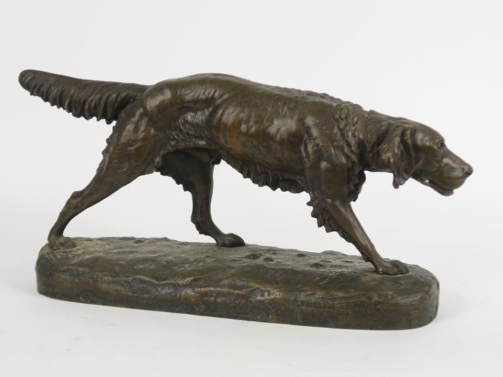 C. MASSON.  "Chien de chasse à l'arrêt". Sculpture en bronze à patine 