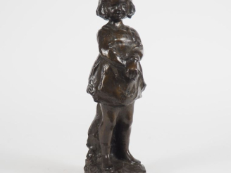 Vente aux enchères W. PERELMAGNE "Fillette"  Bronze Signé H. 28 cm