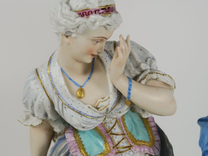 VION   BAURY.  Paire de sculptures en biscuit polychrome figurant un c