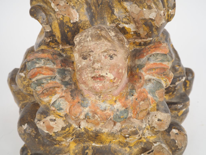 Chapiteau ou sellette XVIIIème en bois sculpté et polychrome à décor d