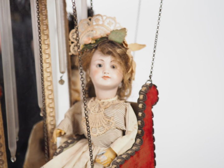 Automate traditionnel fabriqué par Michel Marcu.  Manège mécanique ave