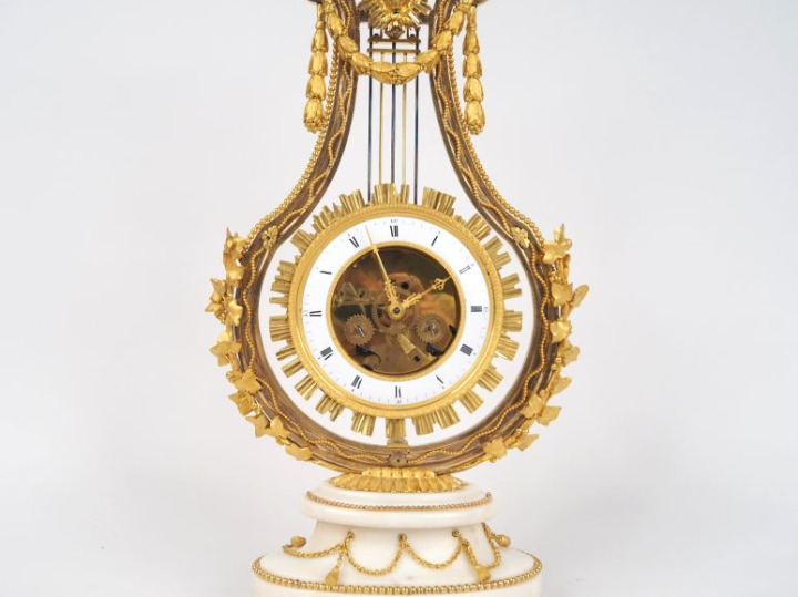 Pendule lyre squelette Louis XVI en bronze ciselé et doré (à deux tons